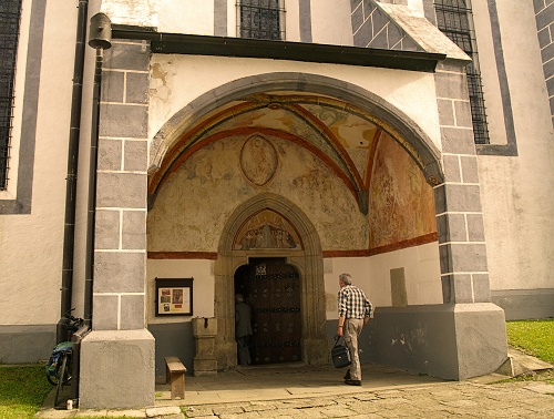 Kájov - portál kostela